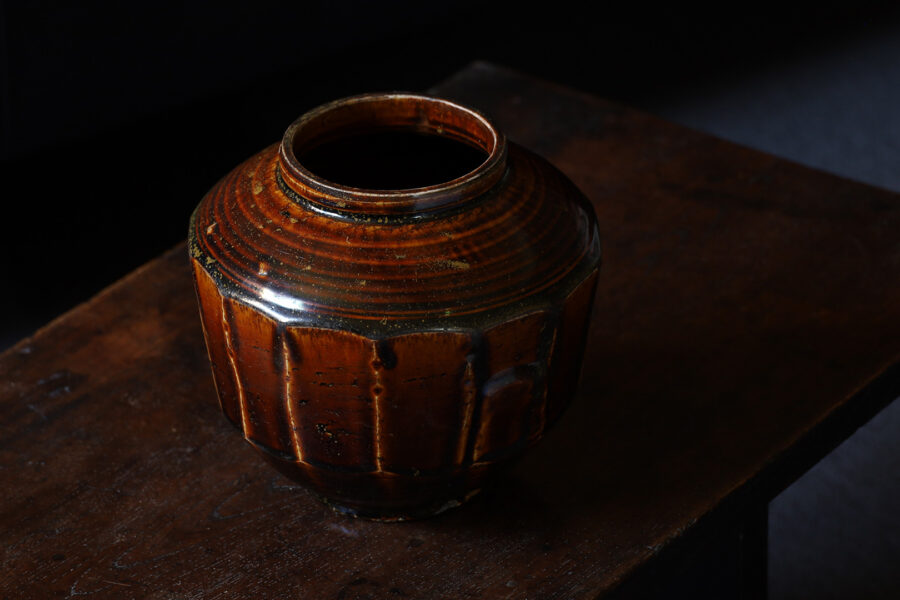 李朝飴釉面取壺（朝鮮時代）