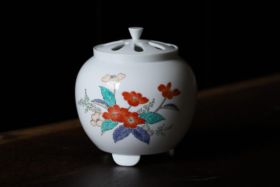 濁手藪手毬文香炉（14代 酒井田柿右衛門）