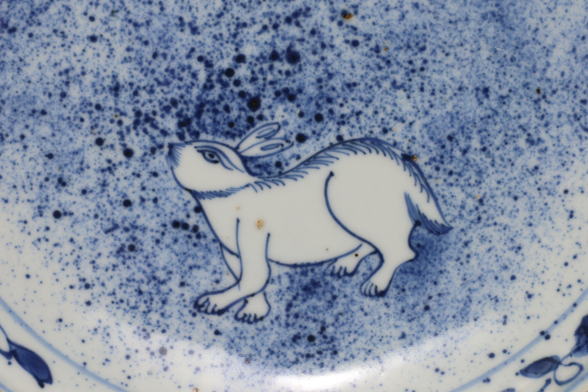 古染付吹墨玉兎文皿（明時代）-3