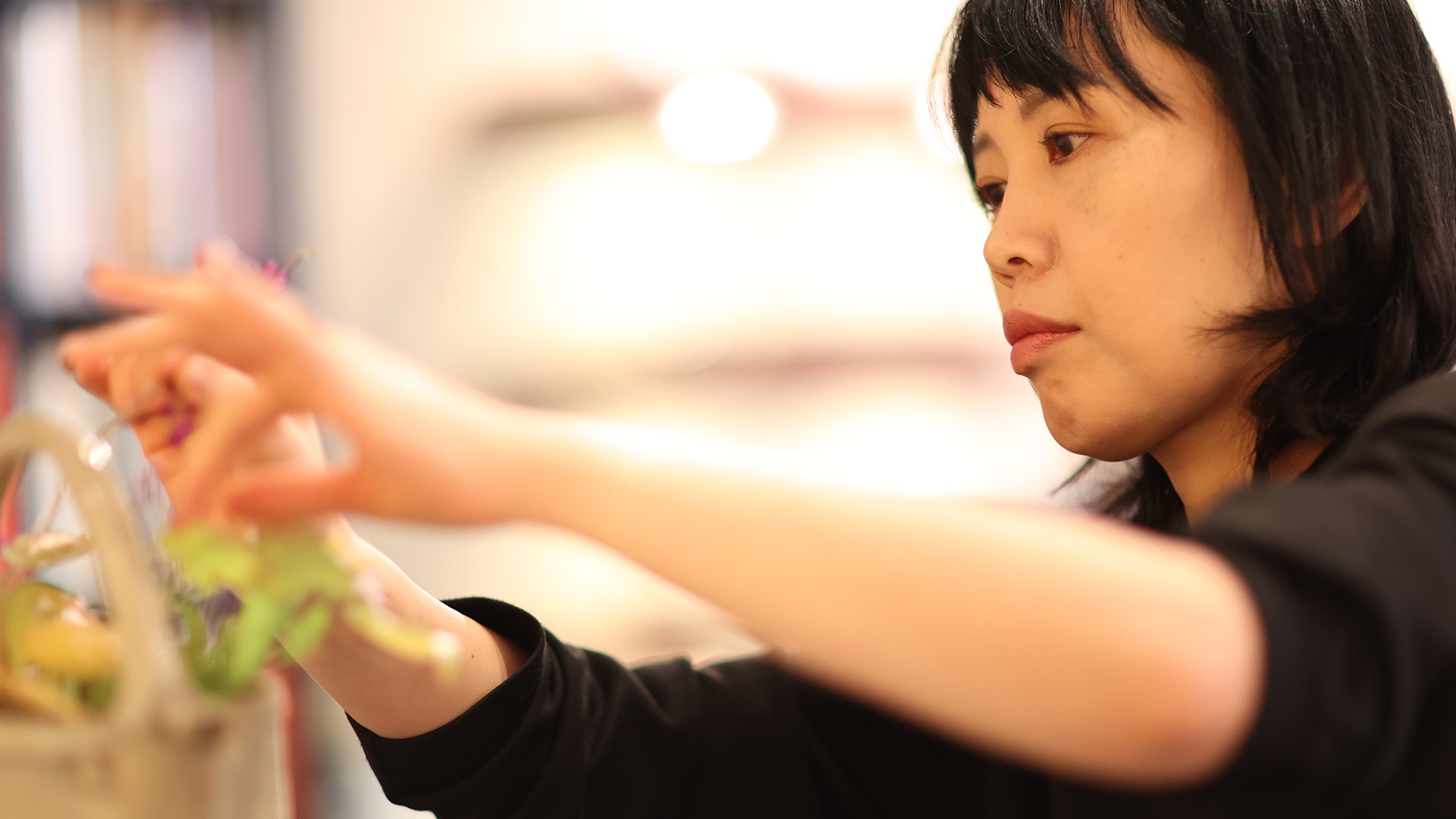 古高取藁灰釉手付水指に(横川志歩 先生)-2