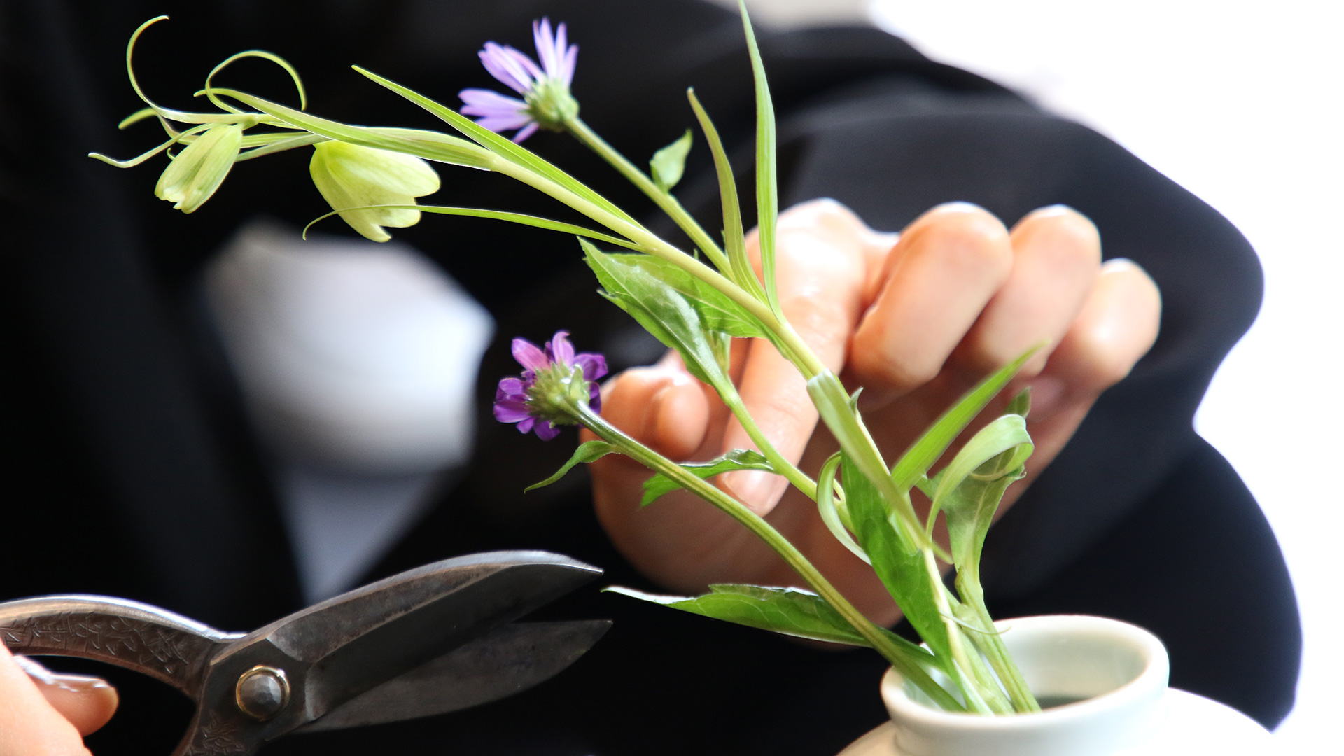 李朝白磁小壺に(横川志歩 先生)-2