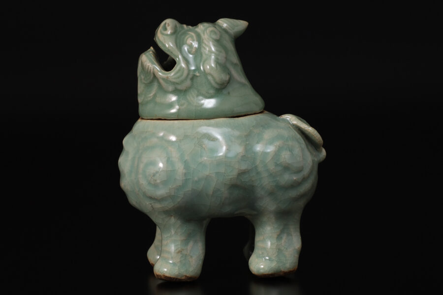 七官青磁獅子香炉（明時代）-1