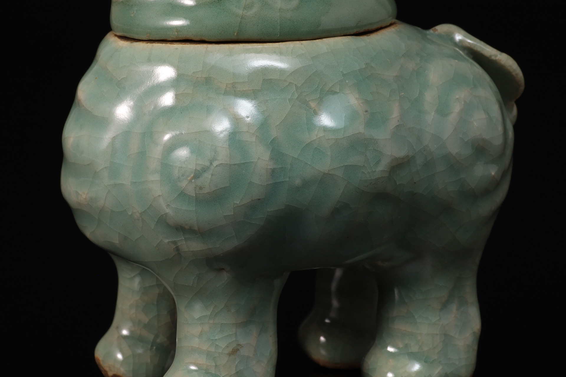 七官青磁獅子香炉（明時代）-4