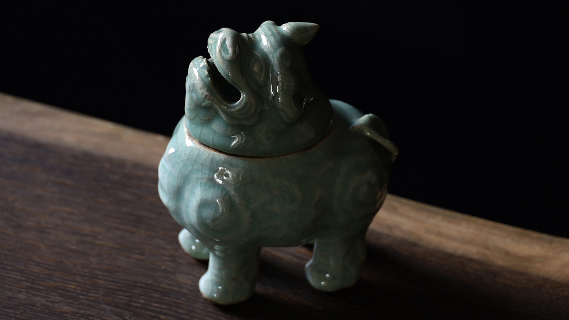 七官青磁獅子香炉（明時代）-y1