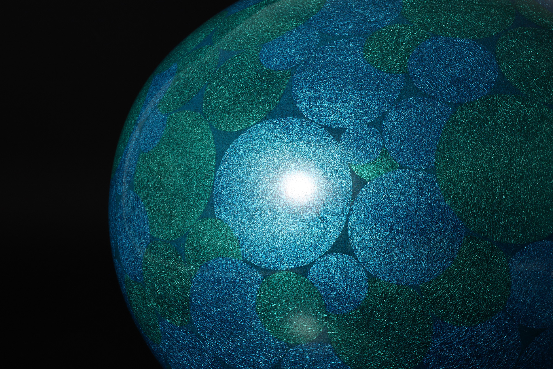 釉裏白金彩花壺（小野珀子）-2