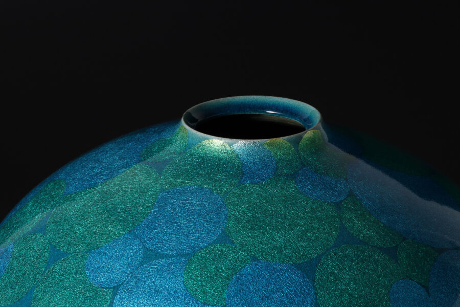 釉裏白金彩花壺（小野珀子）-3