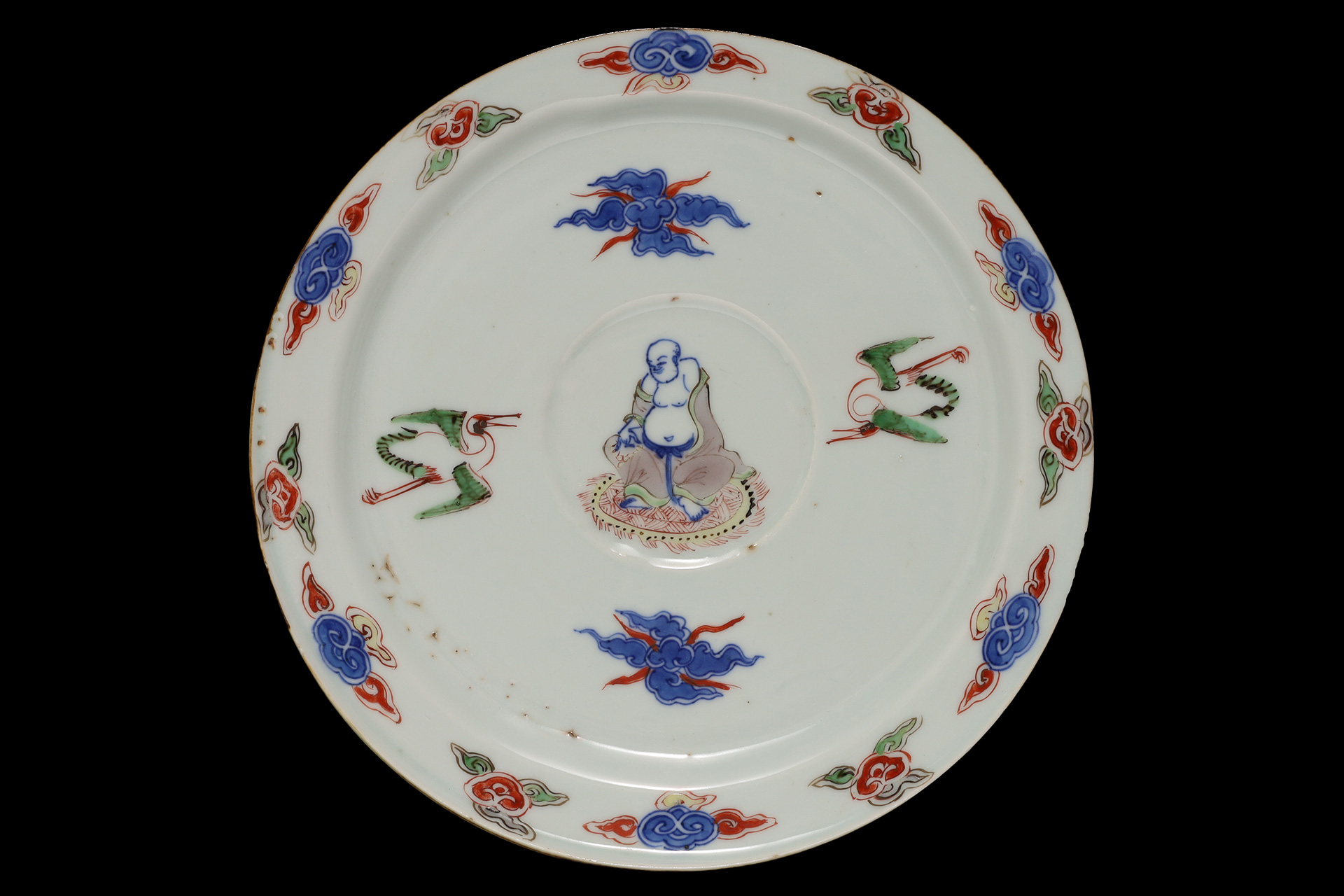 南京赤絵羅漢雲鶴文皿（明 - 清時代）-1