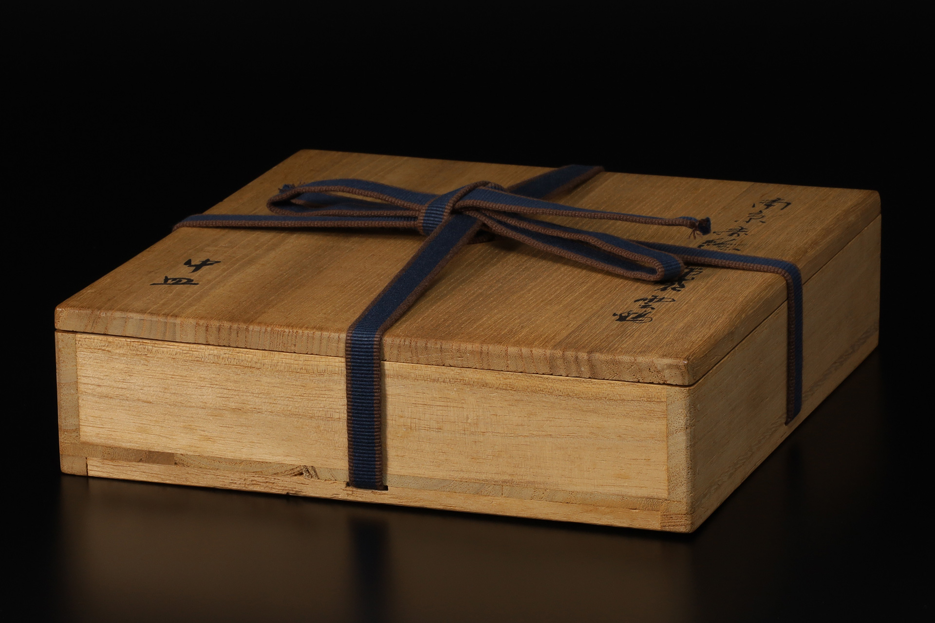 南京赤絵羅漢雲鶴文皿（明 - 清時代）-11