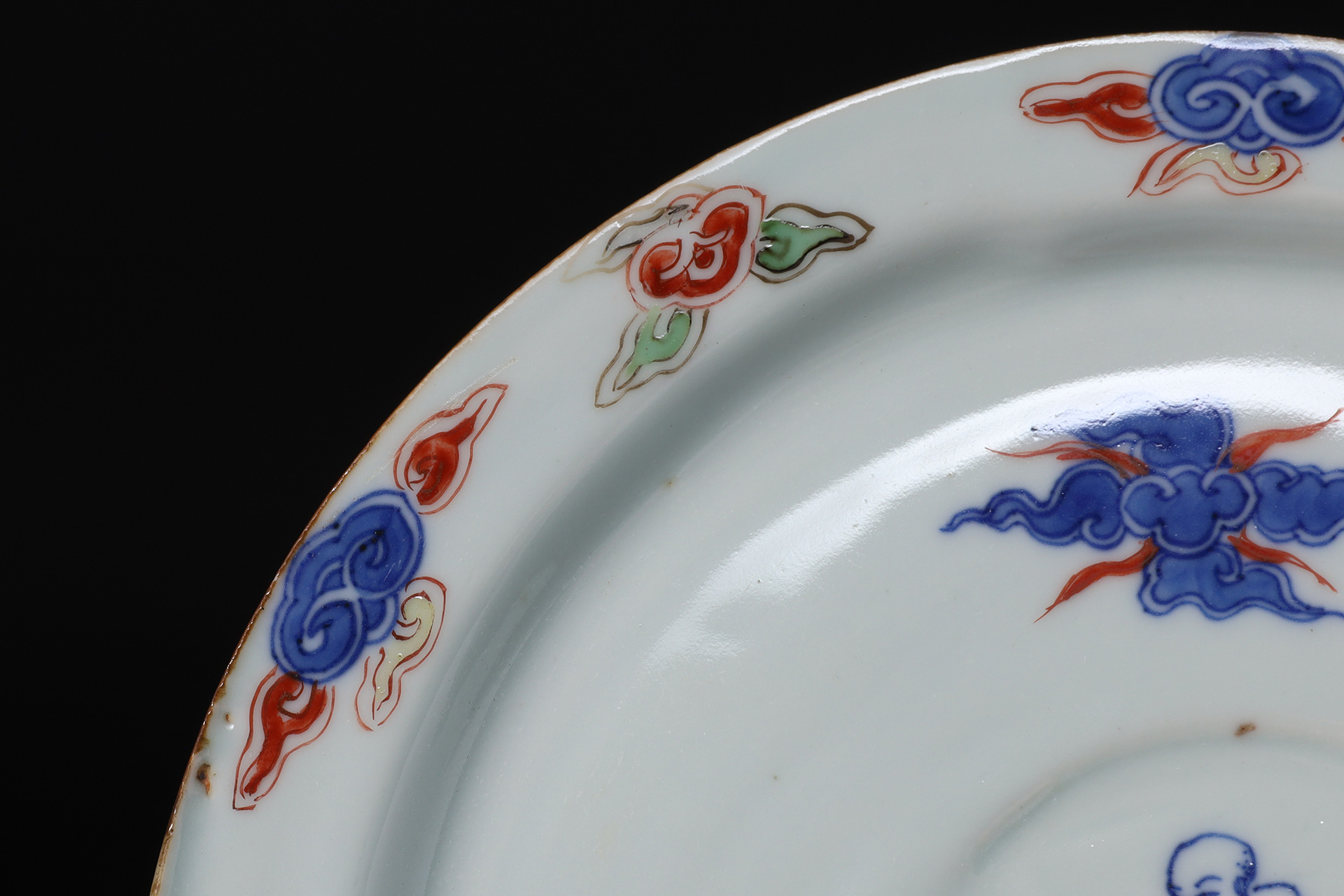 南京赤絵羅漢雲鶴文皿（明 - 清時代）-5