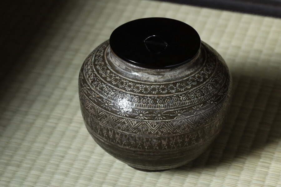 三島唐津水指（江戸時代）