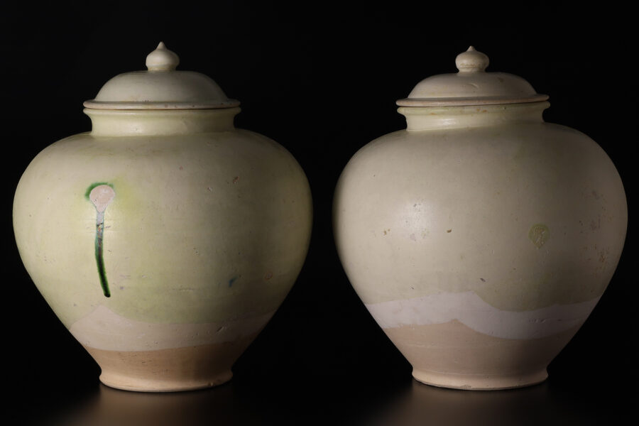 唐白磁万年壷（一対 / 唐時代 / 所載品）-1