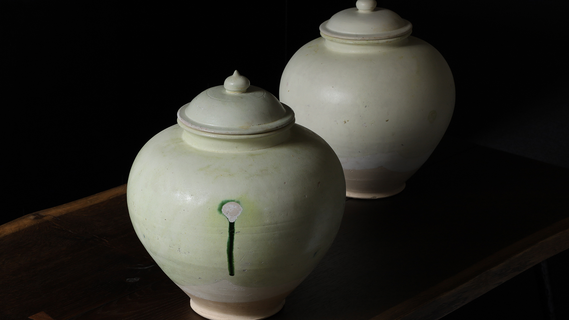 唐白磁万年壷（一対 / 唐時代 / 所載品）-y1