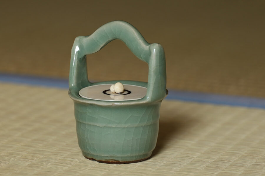 Shichikan Celadon Hand‑bucket Tea Vessel (Ming Dynasty)