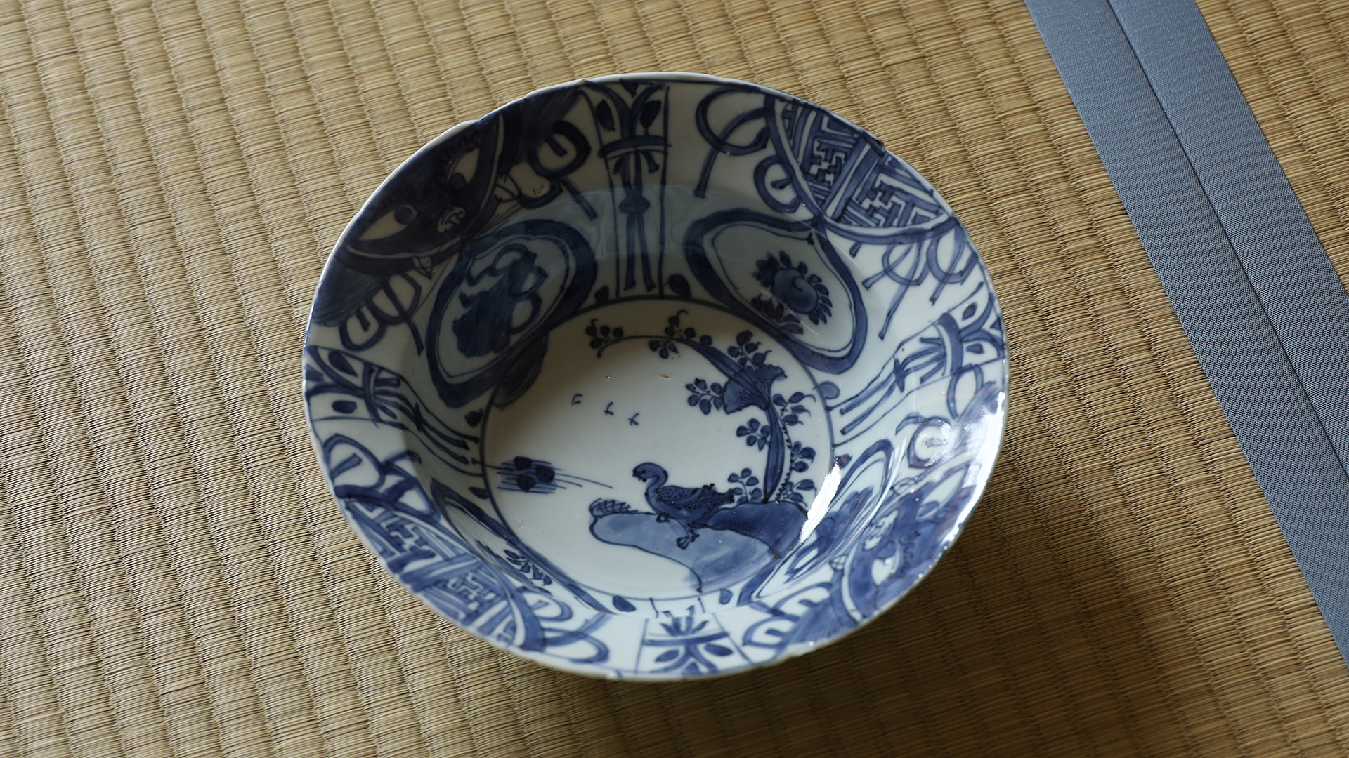 古染付芙蓉手花鳥文兜鉢（明時代）-y1